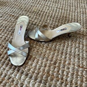VERO CUOIO GOLD LEATHER WOMENS KITTEN HEEL SANDAL SIZE 36.5